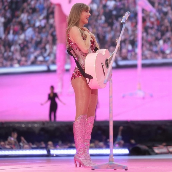 Meet your Posher, Ash - Picture 1 of 1